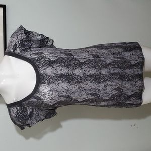 LOVE ROCKS Junior's Black/Grey Feather Print Cap Sleeve Scoop Neck Tee-EC-Sz L